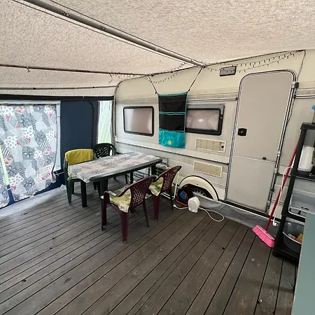 Kemping Przyczepa Hobby 460 W Debkach Dębki