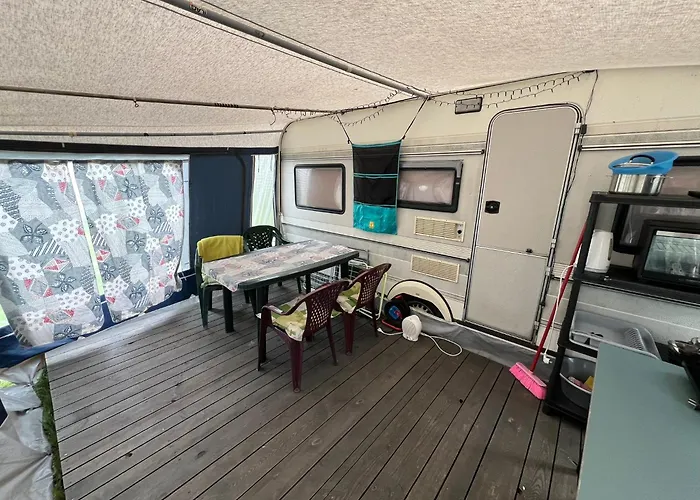 Kemping Przyczepa Hobby 460 W Debkach Dębki