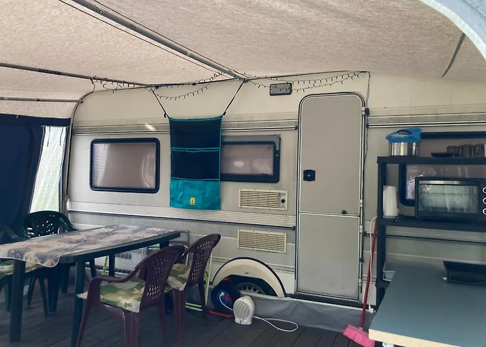 Kemping Przyczepa Hobby 460 W Debkach *